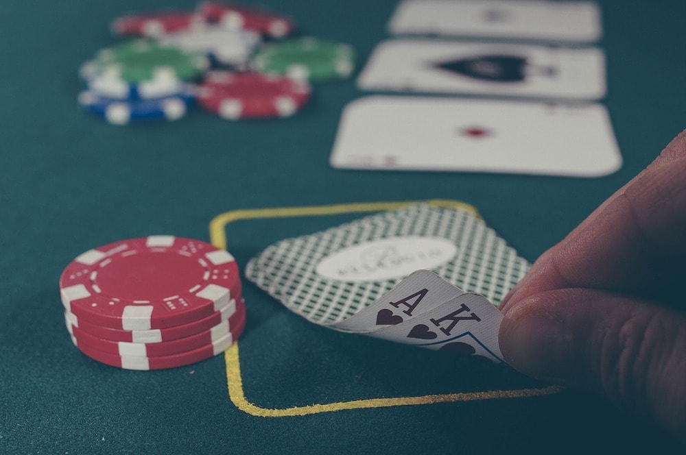 Spelkort och pokermarker